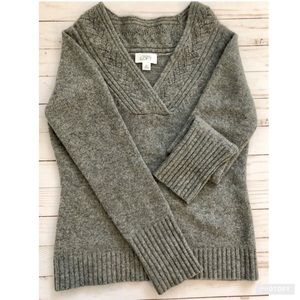 Ann Taylor LOFT Gray V Neck Sweater w/ wide cuff M